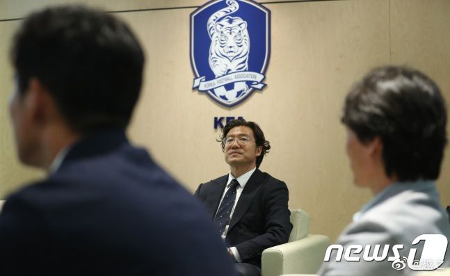 三个人c我好爽下面好痛